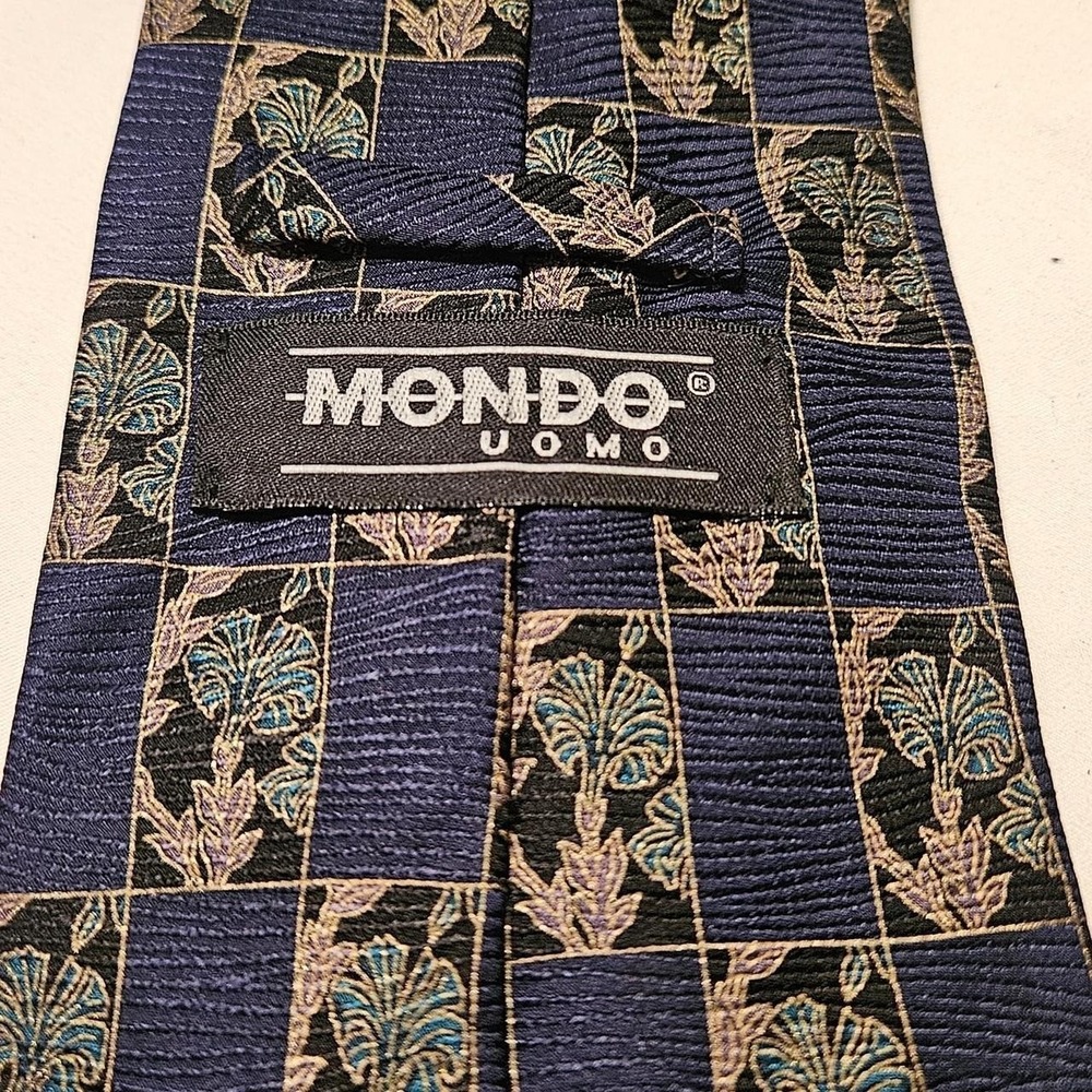 Mondo silk‎ tie